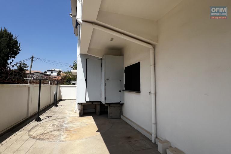 Loft spacieux T4 à louer à Avarabohitra Itaosy