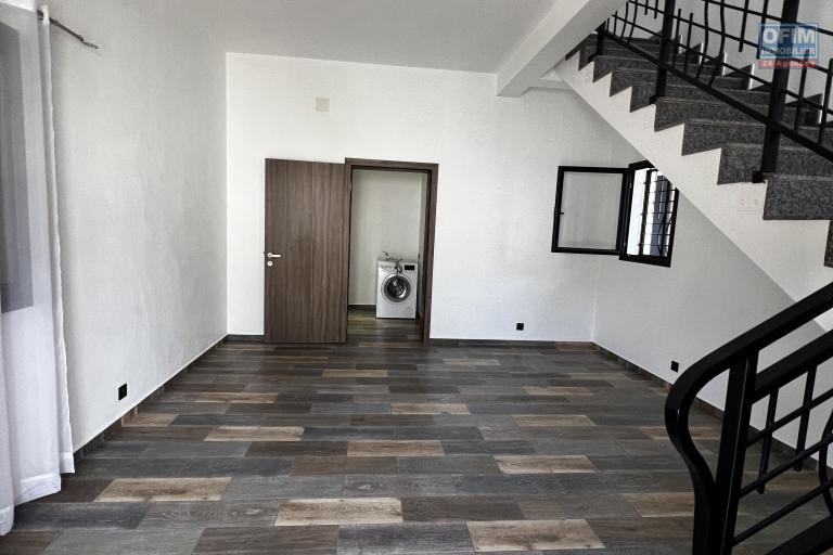 Loft spacieux T4 à louer à Avarabohitra Itaosy