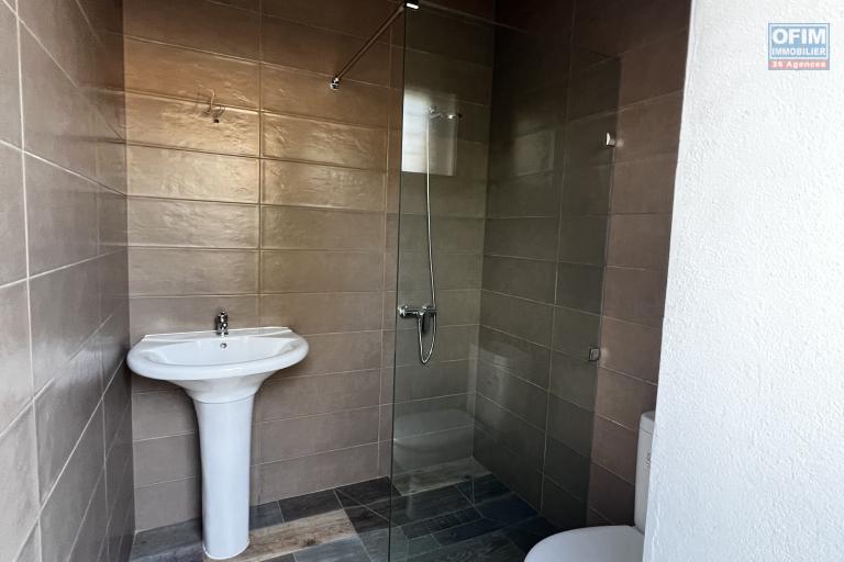 Loft spacieux T4 à louer à Avarabohitra Itaosy