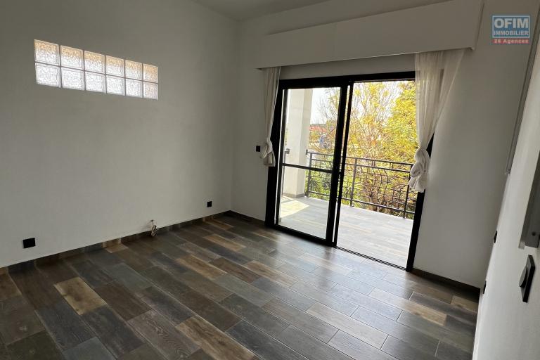 Loft spacieux T4 à louer à Avarabohitra Itaosy
