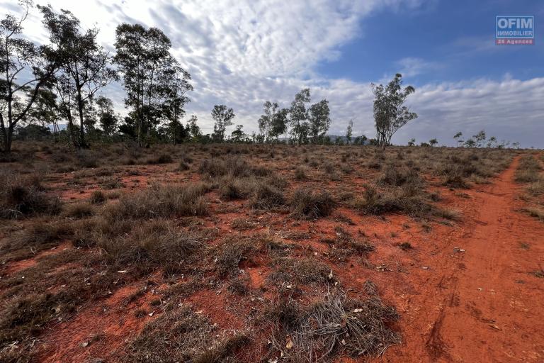 A vendre grand terrain à Imeritsiatosika