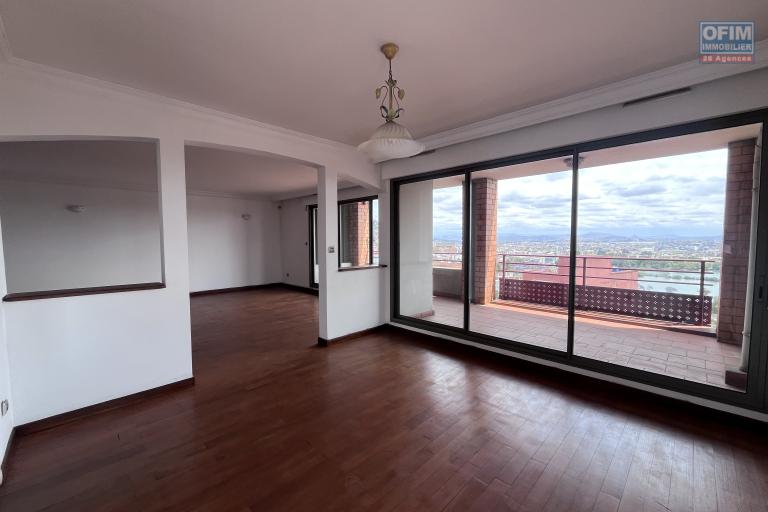 Un grand appartement T3 avec vue sur le lac Anosy