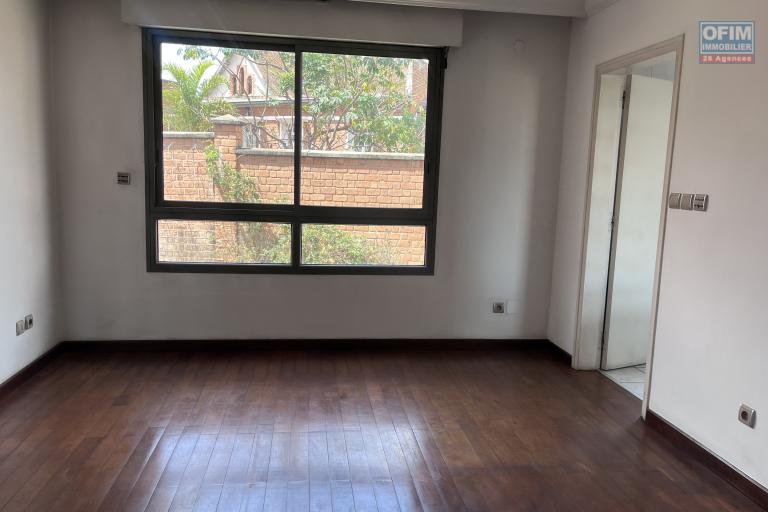 Un grand appartement T3 avec vue sur le lac Anosy