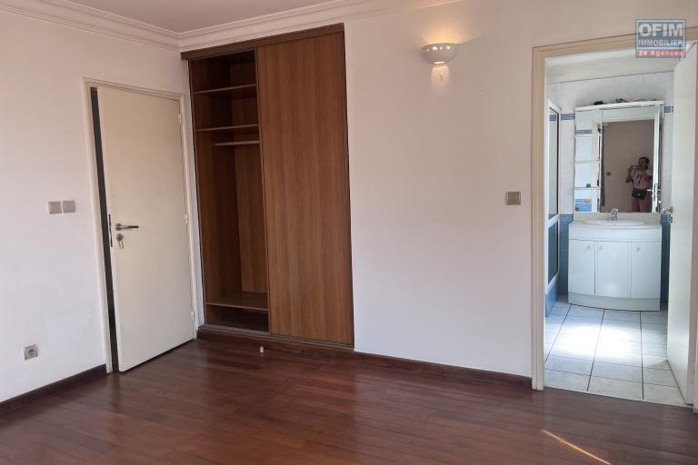 Un grand appartement T3 avec vue sur le lac Anosy