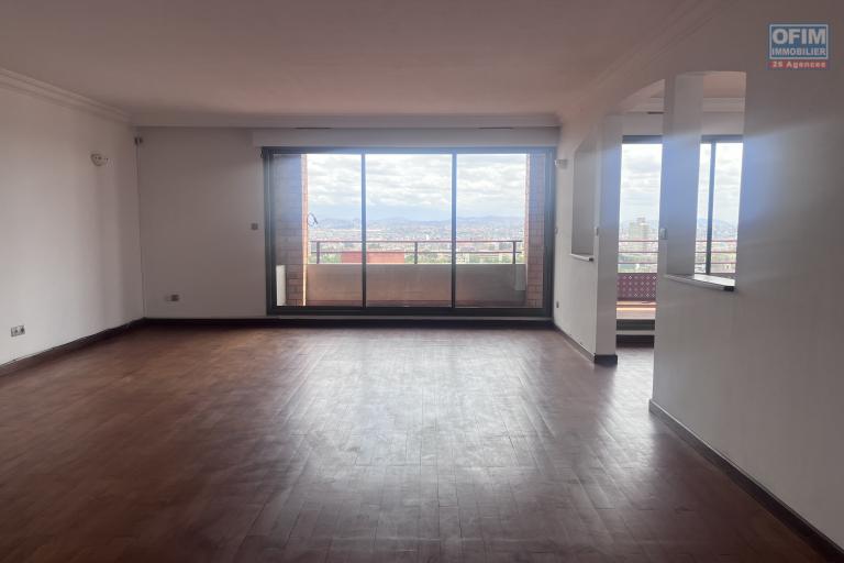 Un grand appartement T3 avec vue sur le lac Anosy