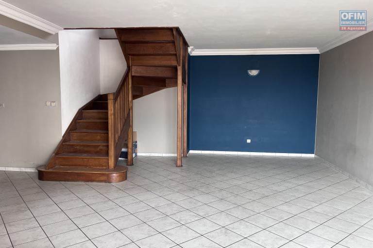 Un appartement T4 en duplex avec vue à Ambatonakanga