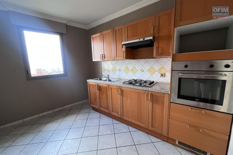 Un appartement T4 en duplex avec vue à Ambatonakanga