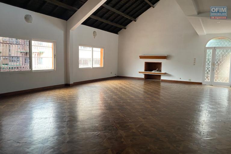 Une grande maison F7 pour habitation ou bureau à Ambohimiandra