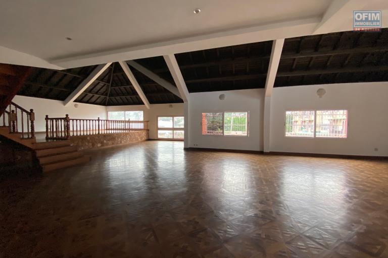 Une grande maison F7 pour habitation ou bureau à Ambohimiandra