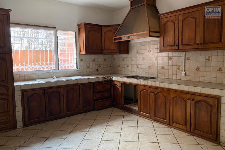 Une grande maison F7 pour habitation ou bureau à Ambohimiandra