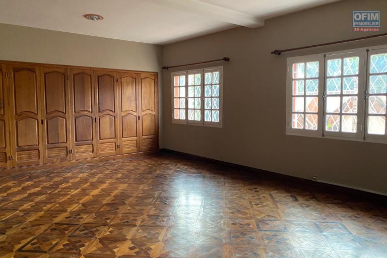 Une grande maison F7 pour habitation ou bureau à Ambohimiandra