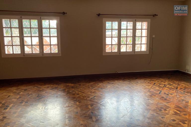 Une grande maison F7 pour habitation ou bureau à Ambohimiandra