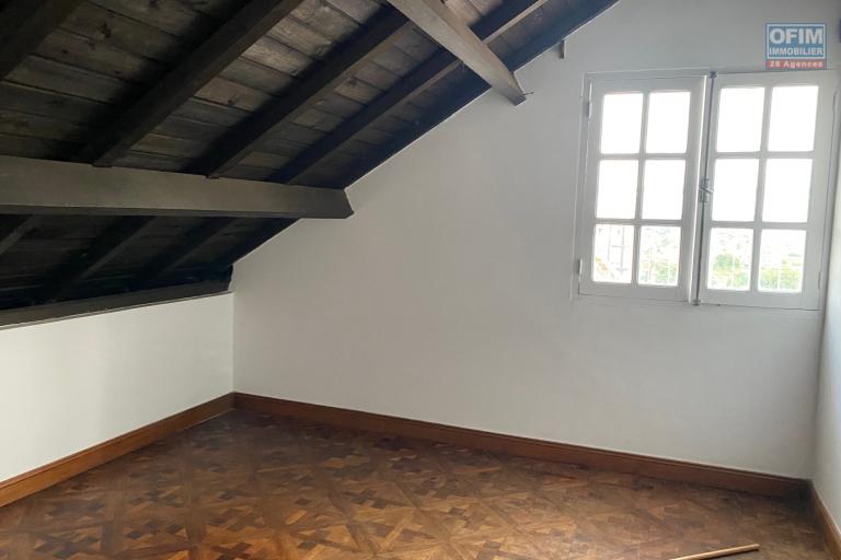 Une grande maison F7 pour habitation ou bureau à Ambohimiandra
