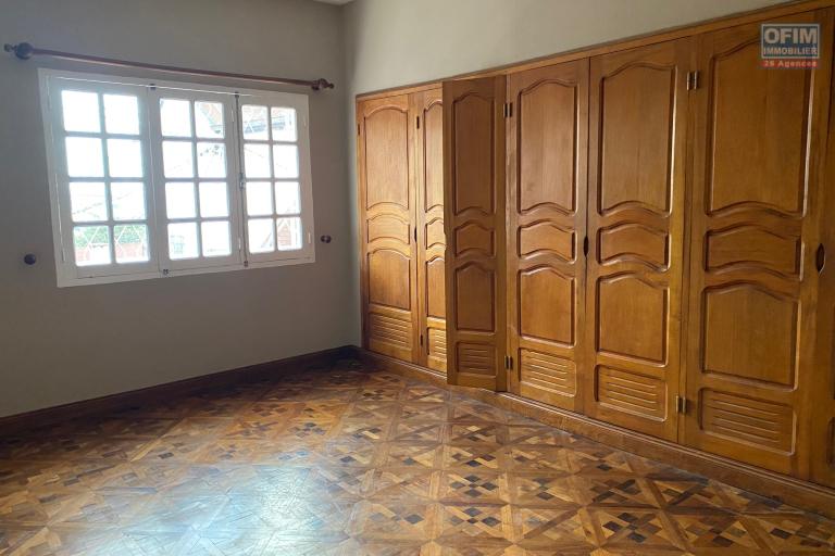 Une grande maison F7 pour habitation ou bureau à Ambohimiandra