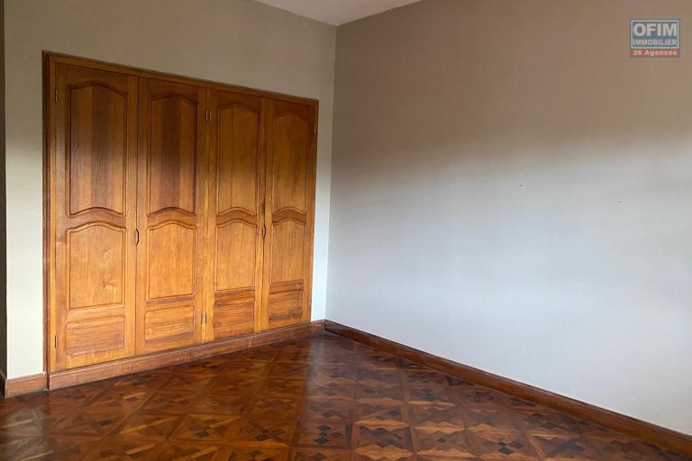 Une grande maison F7 pour habitation ou bureau à Ambohimiandra