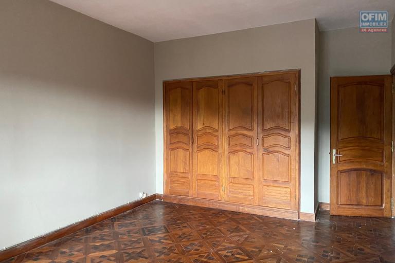 Une grande maison F7 pour habitation ou bureau à Ambohimiandra
