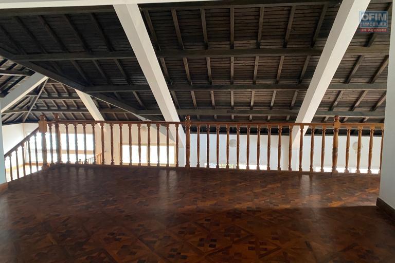 Une grande maison F7 pour habitation ou bureau à Ambohimiandra
