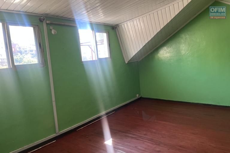 Vente Maison / Villa ANTANANARIVO (TANANARIVE) – photo 6 sur 7 – Chambre lumineuse