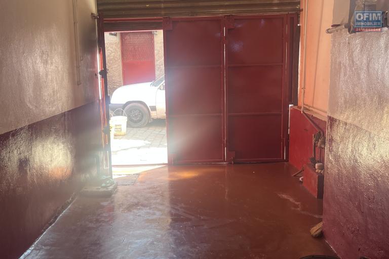 Vente Maison / Villa ANTANANARIVO (TANANARIVE) – photo 7 sur 7 – Garage