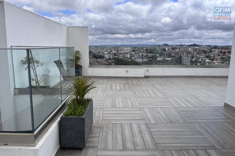 Location Appartement ANTANANARIVO (TANANARIVE) – photo 6 sur 7 – Terrasse