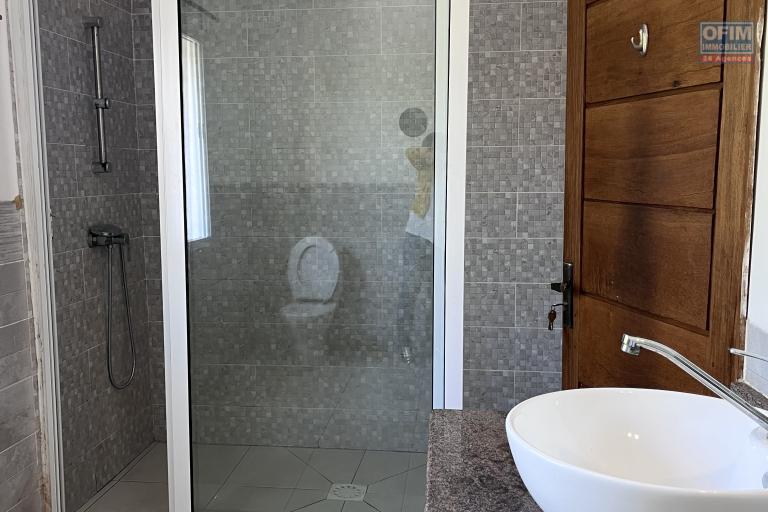 Location Maison / Villa ANTANANARIVO (TANANARIVE) – photo 8 sur 14 – Salle d'eau