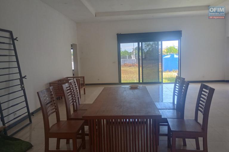 Vente Maison / Villa NOSY BE – photo 2 sur 4 – Salle à manger