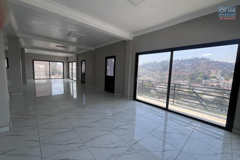 Un local neuf de 200m2 à Ambatoroka