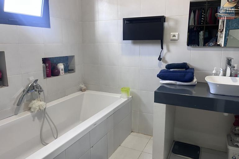 Location Maison / Villa ANTANANARIVO (TANANARIVE) – photo 6 sur 8 – Salle de bains
