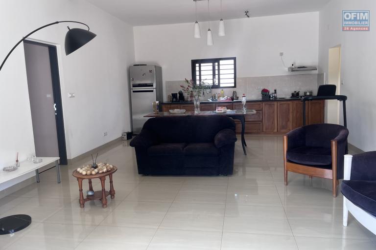 Location Maison / Villa ANTANANARIVO (TANANARIVE) – photo 7 sur 8 – Cuisine ouverte
