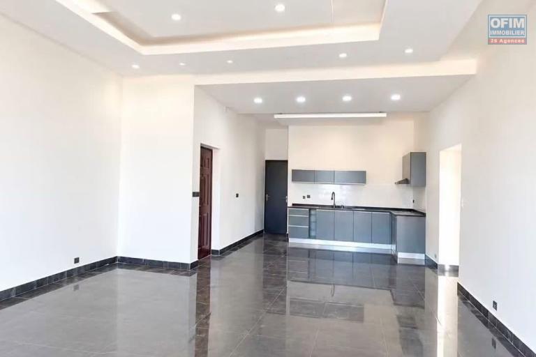 Un appartement T3 sécurisé à Analamahitsy Andrononobe
