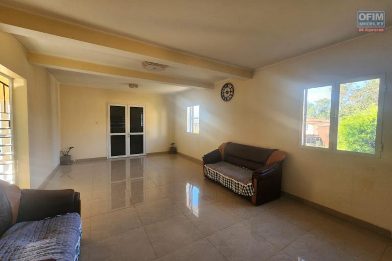 Vente Maison / Villa ANTANANARIVO (TANANARIVE) – photo 6 sur 44 – Séjour lumineux