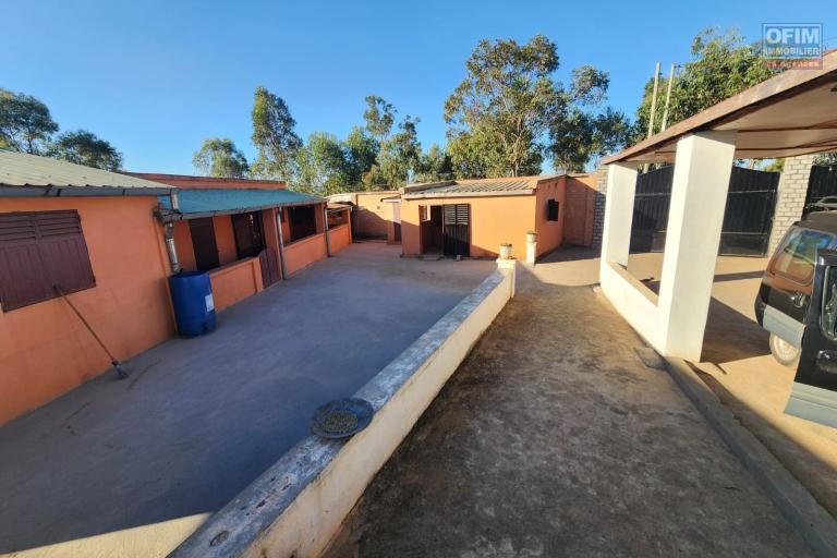 Vente Maison / Villa ANTANANARIVO (TANANARIVE) – photo 28 sur 44 – Cour