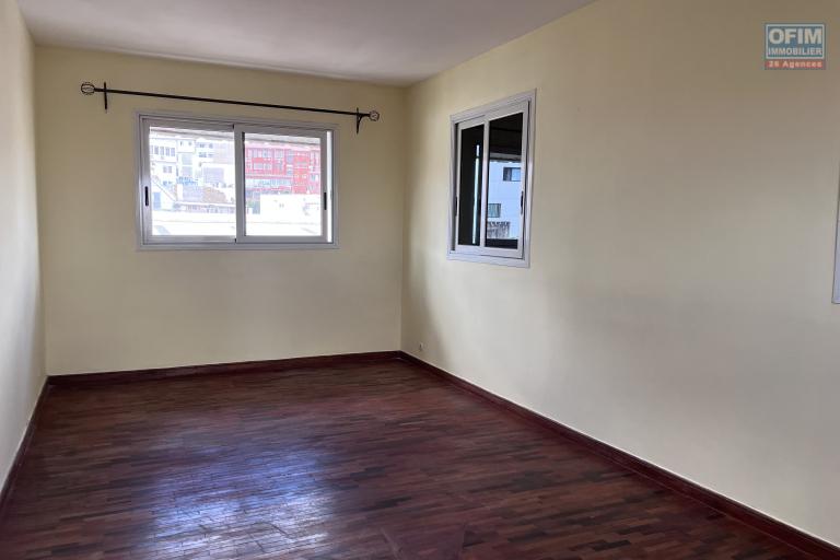 Location Local professionnel ANTANANARIVO (TANANARIVE) – photo 3 sur 8 – Bureaux