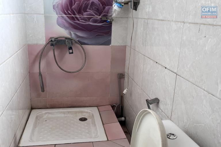 Location Local professionnel ANTANANARIVO (TANANARIVE) – photo 7 sur 8 – Salle d'eau