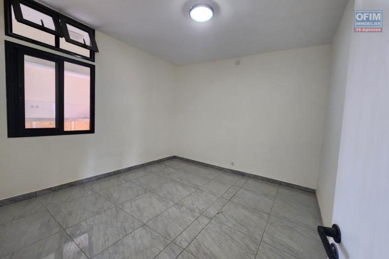 Location Appartement ANTANANARIVO (TANANARIVE) – photo 3 sur 11 – Chambre
