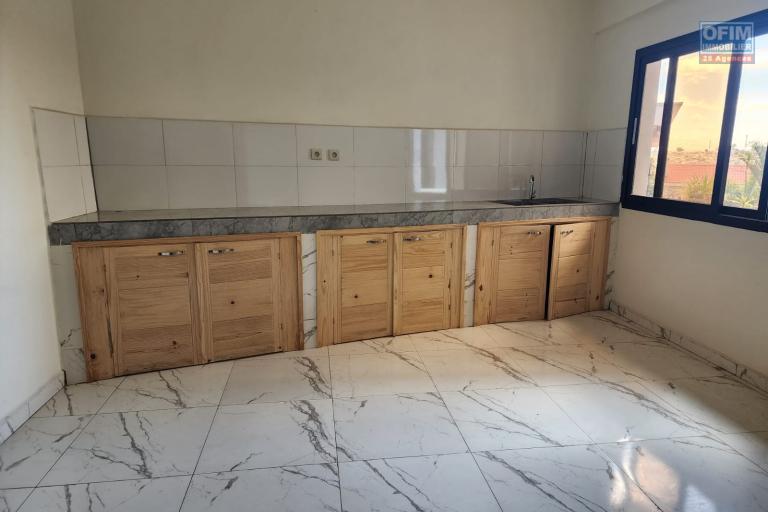 Location Appartement ANTANANARIVO (TANANARIVE) – photo 9 sur 11 – Cuisine