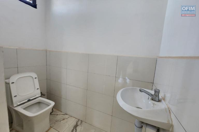 Location Appartement ANTANANARIVO (TANANARIVE) – photo 11 sur 11 – WC