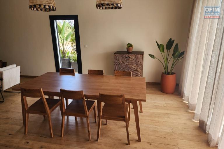 Location Maison / Villa ANTANANARIVO (TANANARIVE) – photo 3 sur 25 – Salle à manger