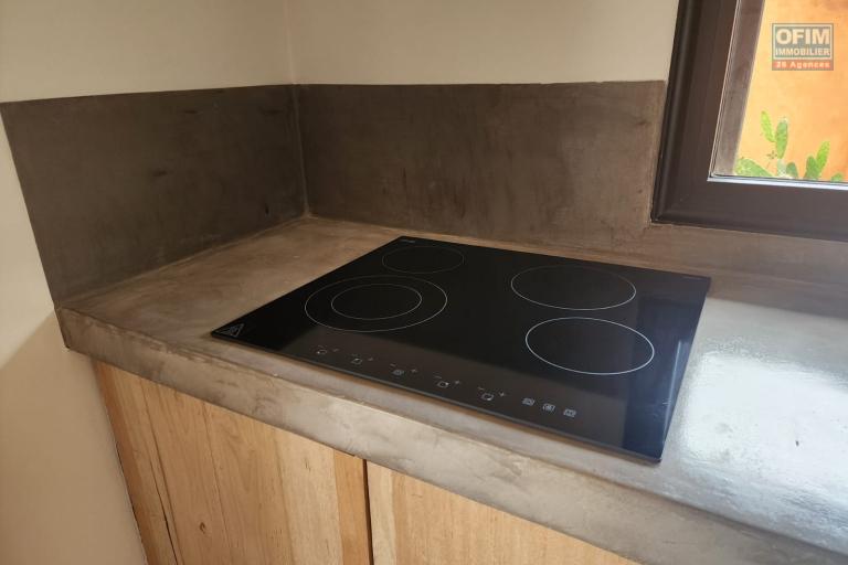 Location Maison / Villa ANTANANARIVO (TANANARIVE) – photo 7 sur 25 – Cuisine équipée
