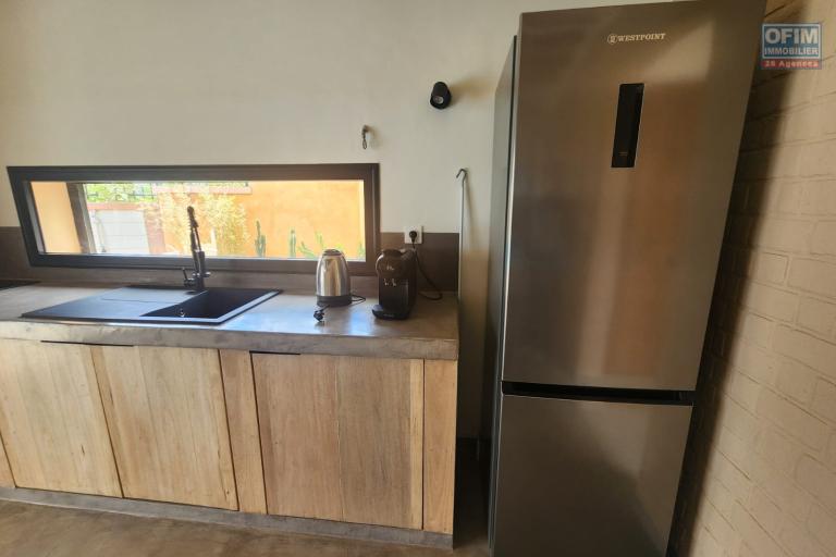 Location Maison / Villa ANTANANARIVO (TANANARIVE) – photo 8 sur 25 – Cuisine équipée
