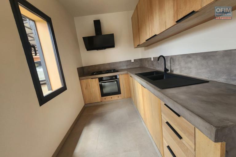 Location Maison / Villa ANTANANARIVO (TANANARIVE) – photo 9 sur 25 – Cuisine équipée