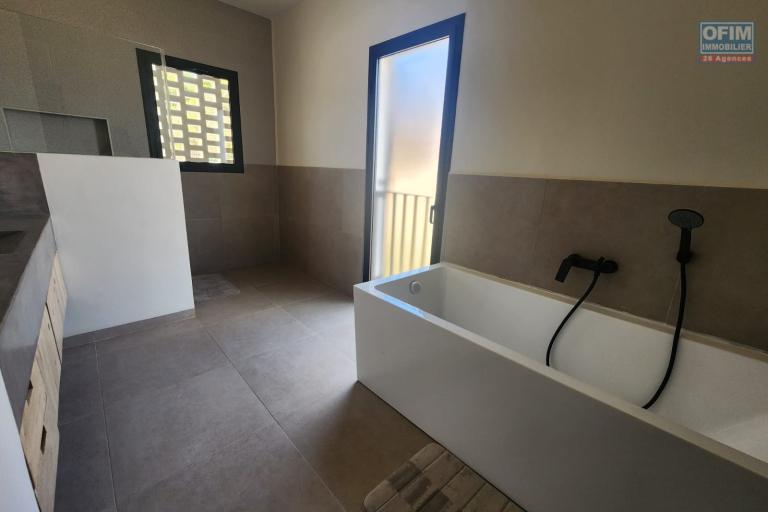 Location Maison / Villa ANTANANARIVO (TANANARIVE) – photo 13 sur 25 – Salle de bains