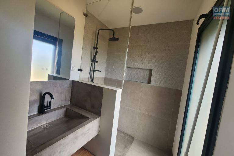 Location Maison / Villa ANTANANARIVO (TANANARIVE) – photo 15 sur 25 – Salle d'eau