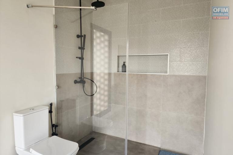 Location Maison / Villa ANTANANARIVO (TANANARIVE) – photo 17 sur 25 – Salle d'eau