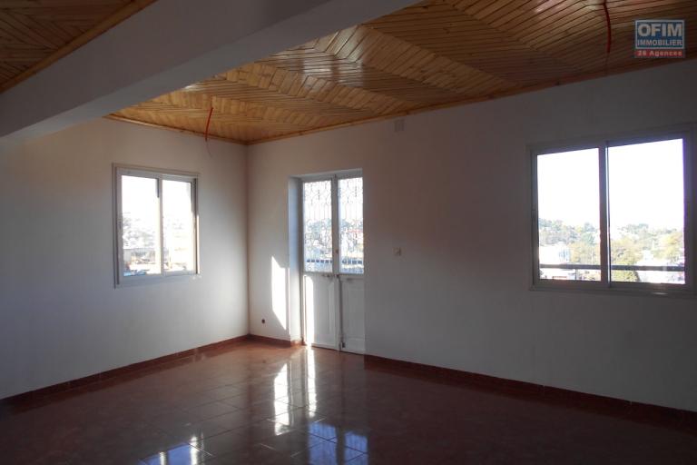 Un appartement T3 à Ambohimiandra
