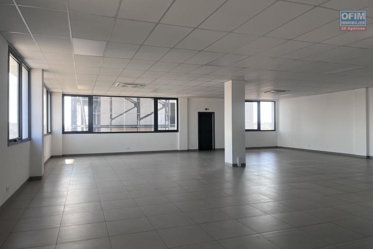 Location Local professionnel ANTANANARIVO (TANANARIVE) – photo 2 sur 5 – Bureaux
