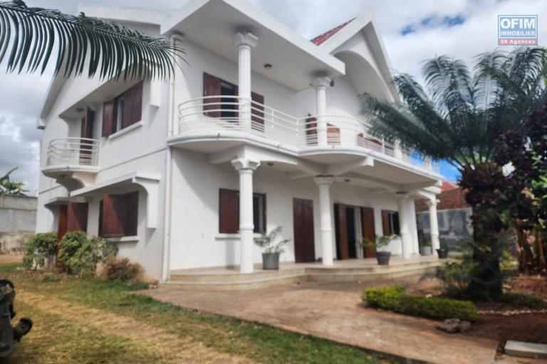 Vente Maison / Villa ANTANANARIVO (TANANARIVE) – photo 1 sur 19 – Façade