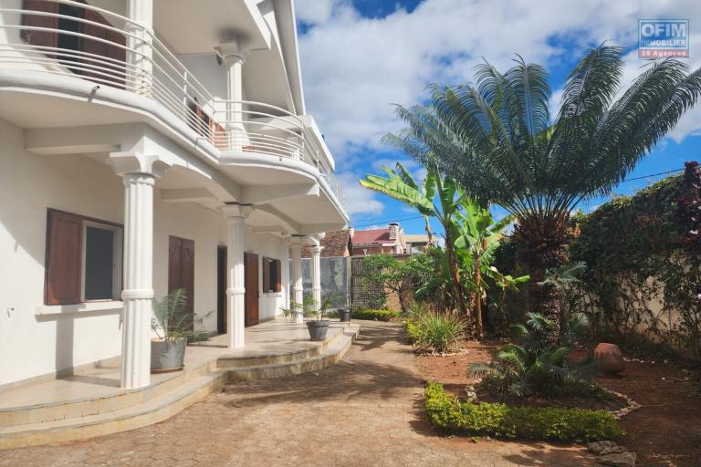 Vente Maison / Villa ANTANANARIVO (TANANARIVE) – photo 2 sur 19 – Jardin arboré