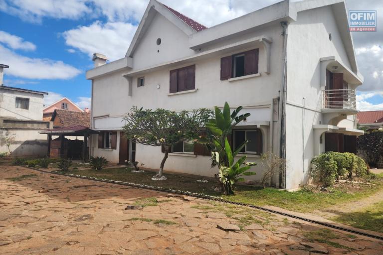 Vente Maison / Villa ANTANANARIVO (TANANARIVE) – photo 3 sur 19 – Façade