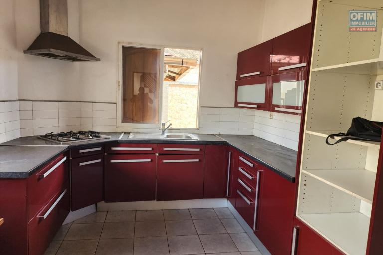 Vente Maison / Villa ANTANANARIVO (TANANARIVE) – photo 5 sur 19 – Cuisine équipée